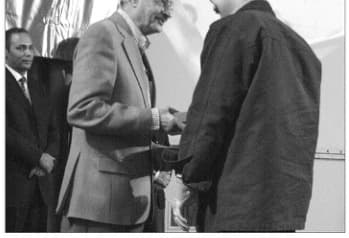 Award handover moment at the 6th Memar Award ceremony