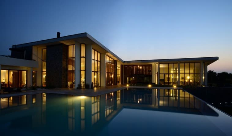 Naz-e-Delkadeh Family Complex