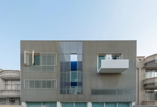 ساختمان مسکونی پاکت