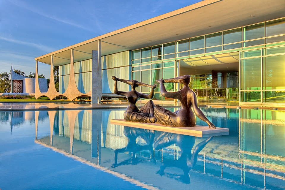 کاخ آلورادا